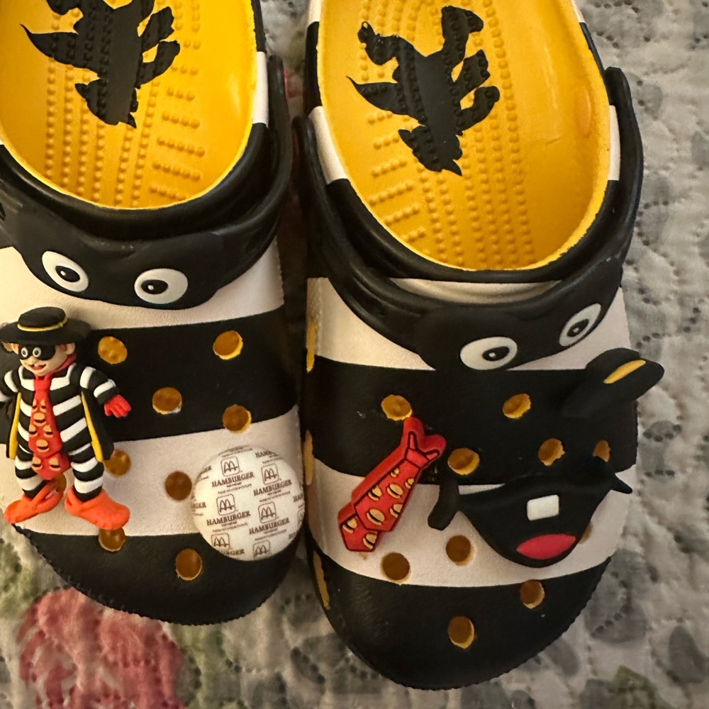 Crocs hamburgler